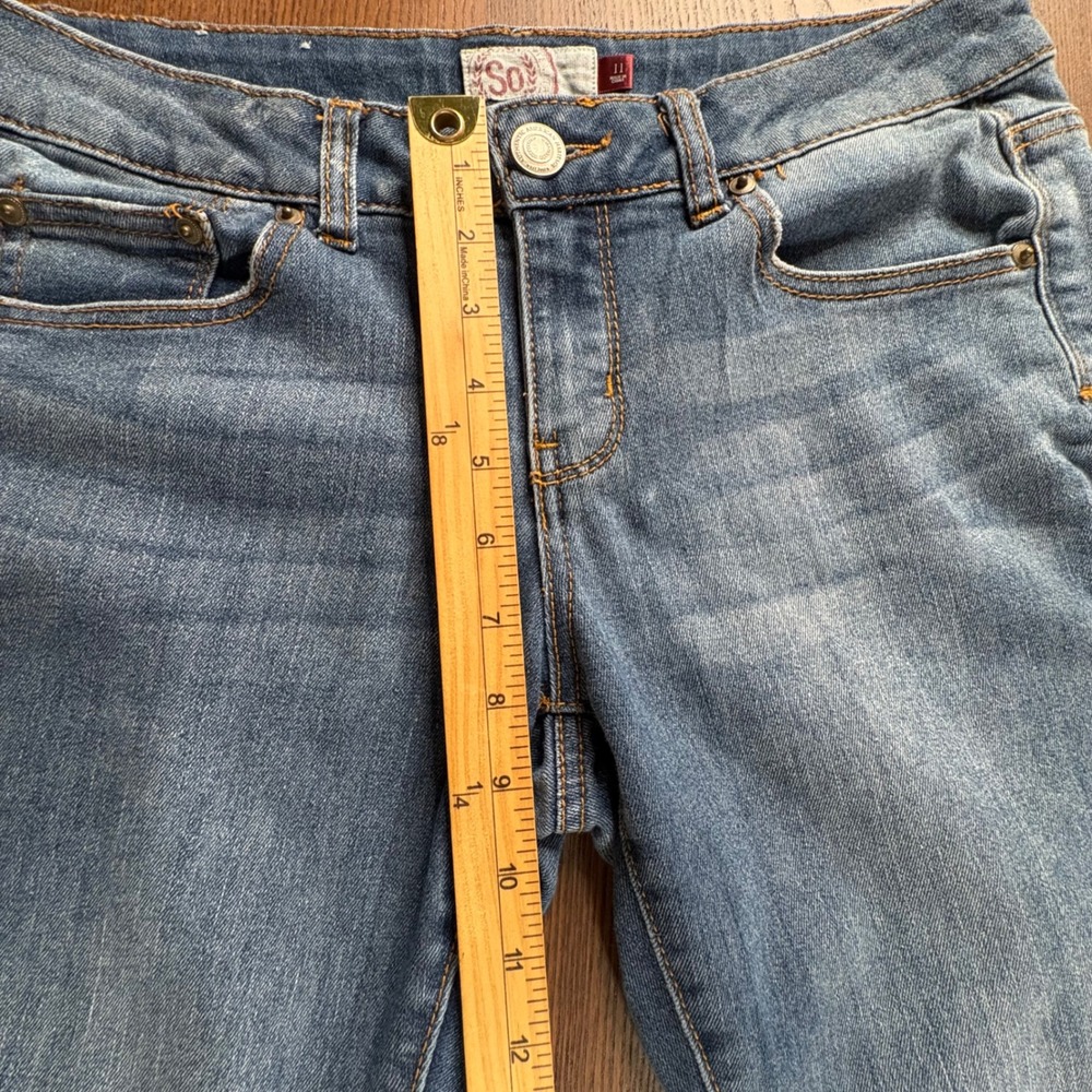 SO Cropped Jeans Womens 11 Blue Mid Rise Straight Leg Stretch Denim EUC - Picture 4 of 8